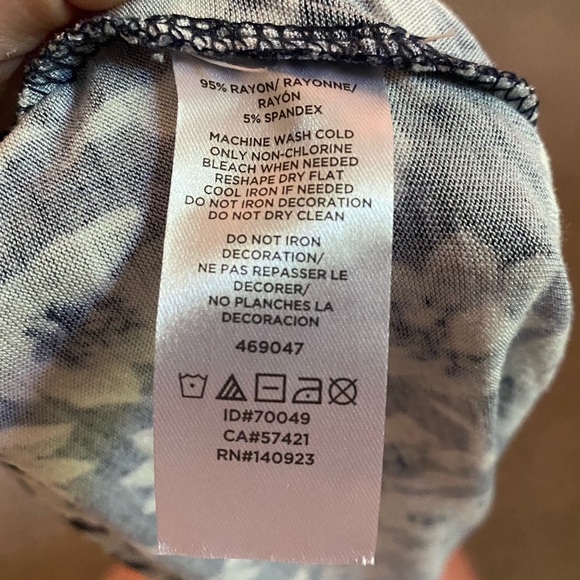 🦋4/$20 SALE - The LOFT outlet navy floral racerback tank top - Picture 4 of 5